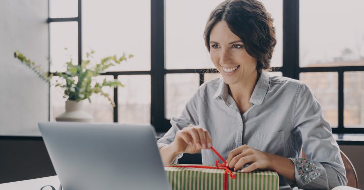 Eight Gift Ideas for Remote Employees to Work Smoothly - oakter