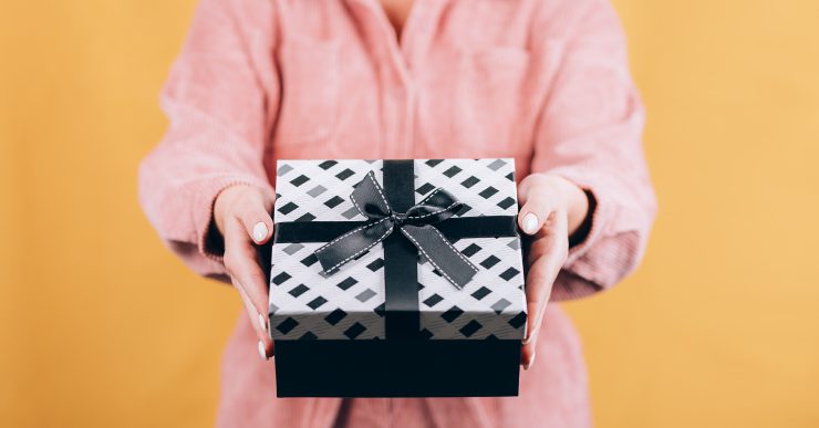 9 Unique and Meaningful Corporate Gifts to Win Over Employee’s Hearts